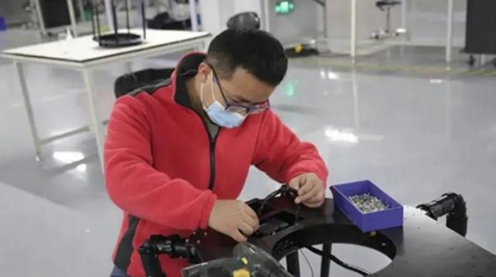 引进专业的研发团队